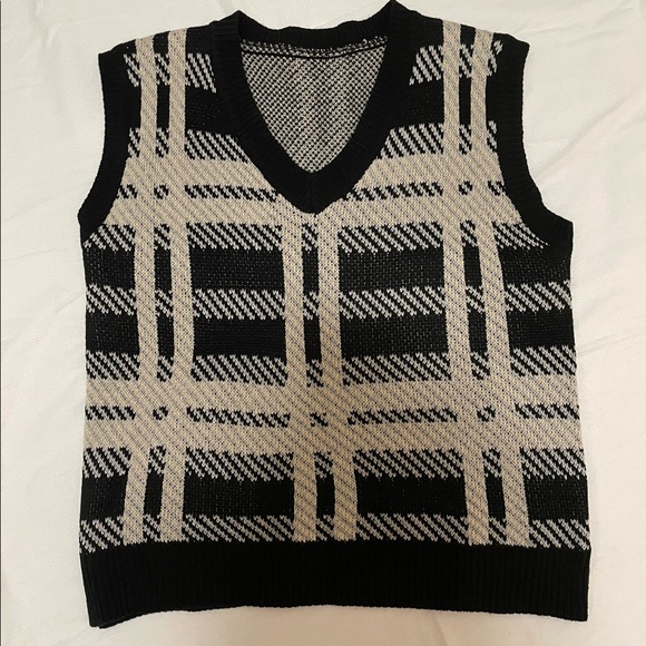 One size vest for female. Probably around M size. - Picture 2 of 2